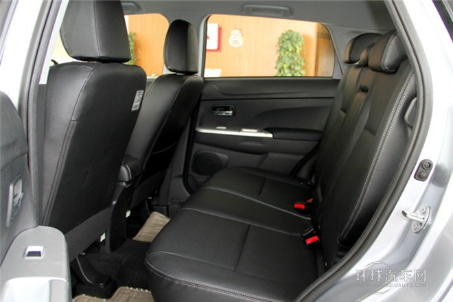 2013款 2.0L 自動兩驅豪華版