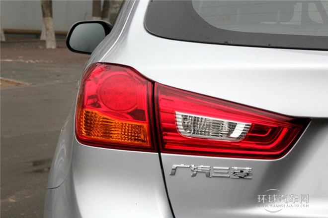 2013款 2.0L 自動兩驅(qū)豪華版