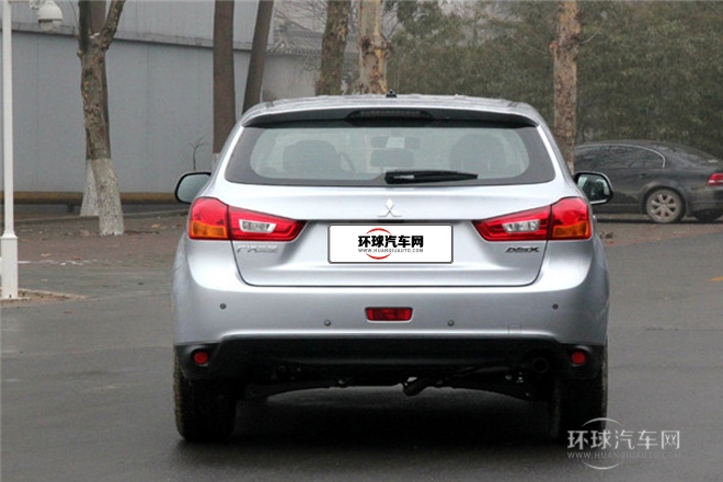 2013款 2.0L 自動兩驅豪華版