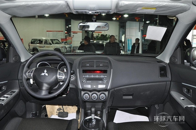 2013款 2.0L 自動四驅尊貴版