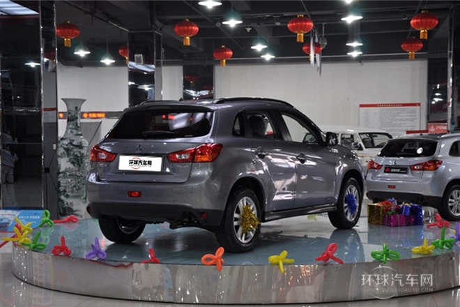 2013款 2.0L 自動(dòng)四驅(qū)尊貴版