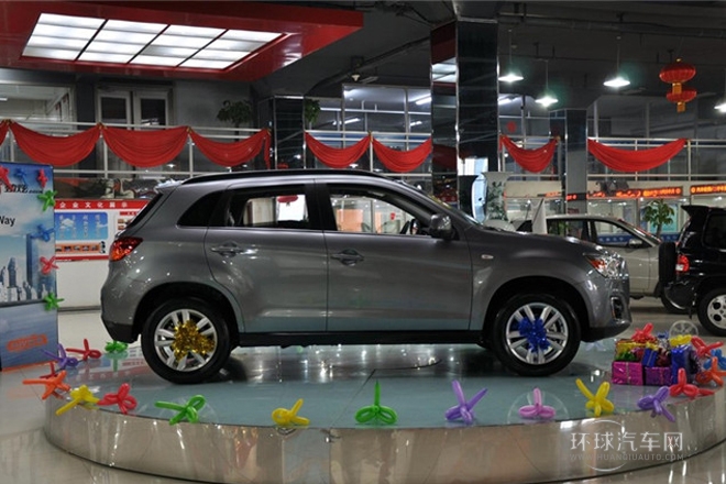 2013款 2.0L 自動四驅尊貴版