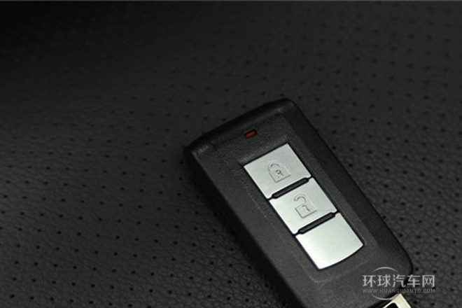 2013款 2.0L 自動四驅旗艦版