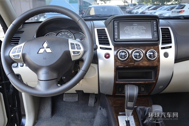 2014款 3.0L 自動(dòng)四驅(qū)行政版