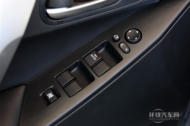 2011款 三廂 2.0L 自動(dòng)豪華型