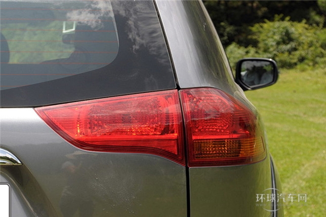 2013款 2.4L 手動兩驅(qū)舒適版