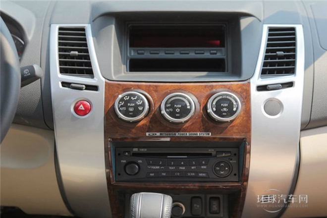 2013款 3.0L 自動兩驅(qū)豪華版