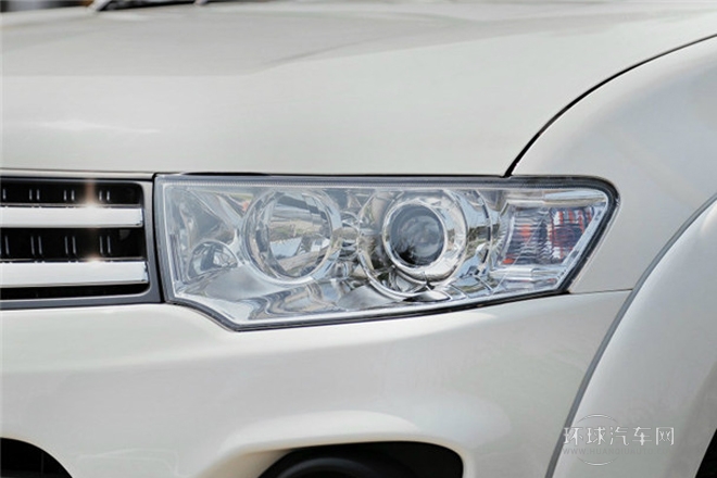 2013款 3.0L 自動兩驅豪華版