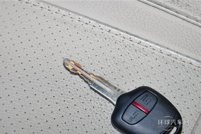 2013款 3.0L 自動四驅(qū)旗艦版