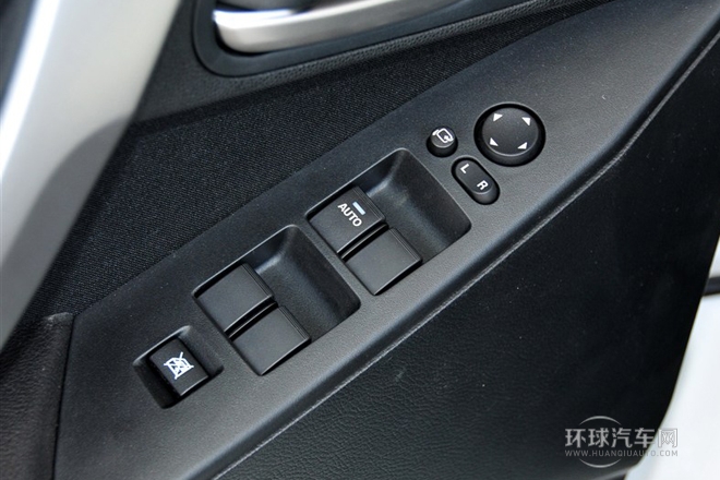 2012款 兩廂 2.0L 手動(dòng)運(yùn)動(dòng)型