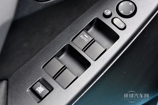 2012款 兩廂 2.0L 自動豪華型