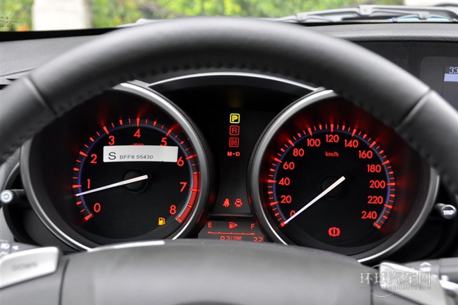 2012款 兩廂 2.0L 自動豪華型