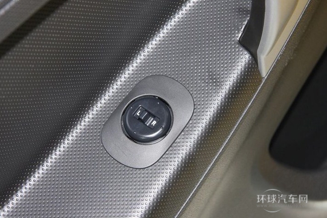 2012款 CROSS 1.3L 豪華型