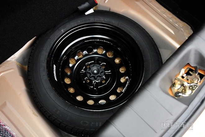 2013款 1.0L 豪華型