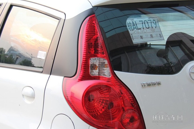 2013款 國際版 1.0L 豪華型