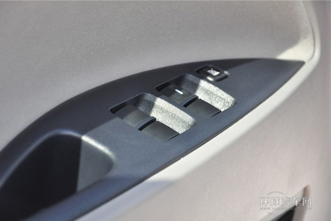 2011款 2.0L 自動擋豪華型