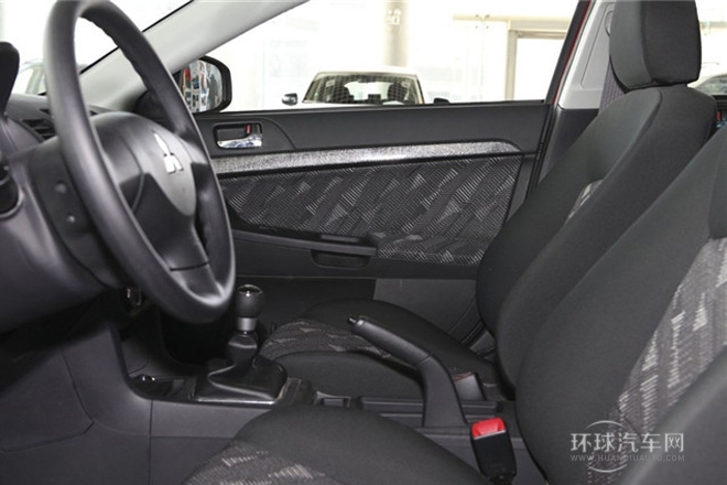 2013款 時(shí)尚版 1.8L 手動(dòng)睿智型