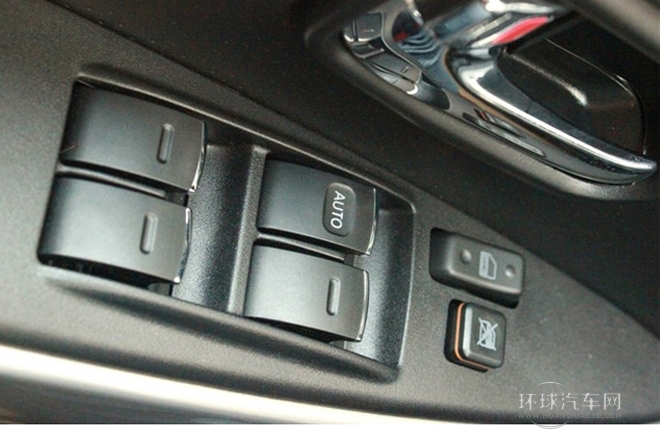 2012款 1.5L 兩驅(qū)豪華型