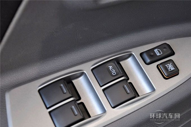 2013款 2.0L 自動舒適型