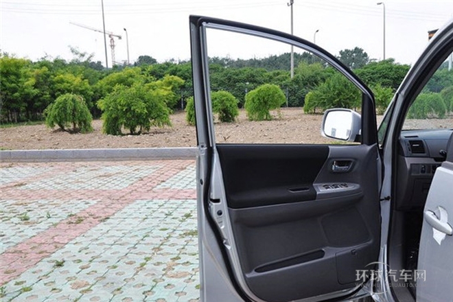2013款 2.0L 自動舒適型
