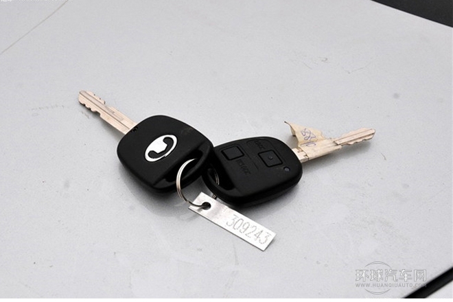 2011款 2.4L公務版 豪華型 兩驅小雙排