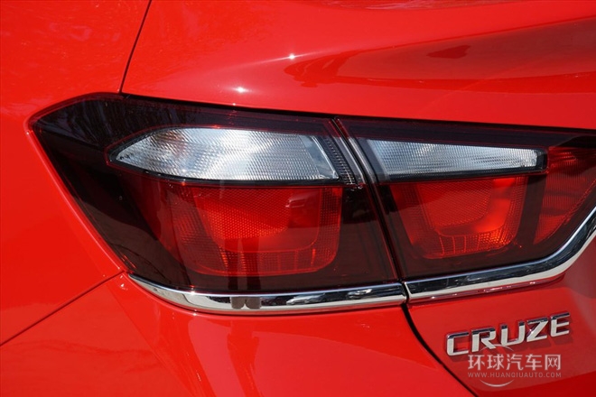 2015款 1.5L 自動(dòng)時(shí)尚版