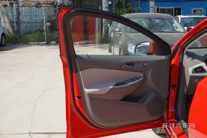 2015款 1.5L 自動時尚版