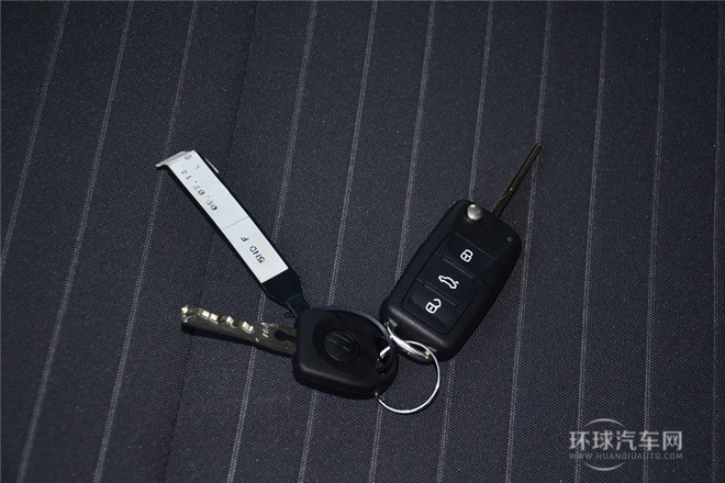 2015款 1.8TSI 手動(dòng)兩驅(qū)風(fēng)尚版