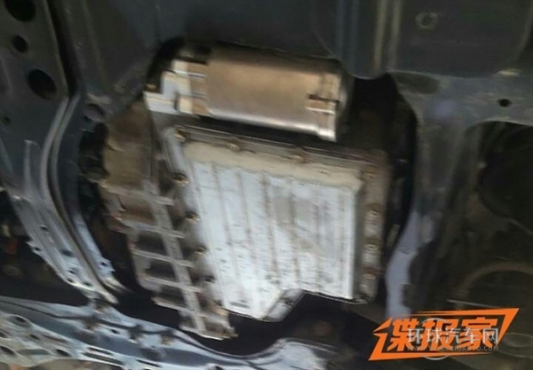 百公里油耗5L 帝豪混動版亮相