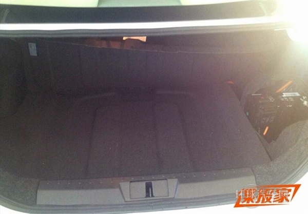 百公里油耗5L 帝豪混動版亮相