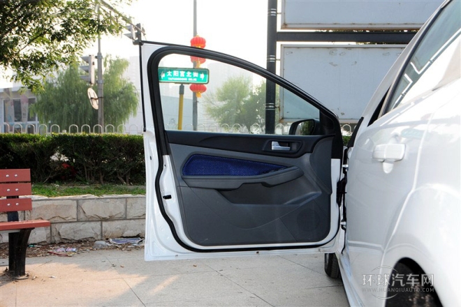 2014款  兩廂經(jīng)典 1.8L 自動(dòng)酷白典藏版