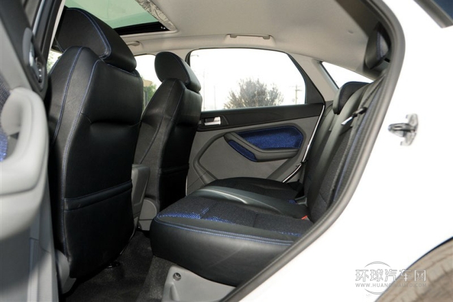 2014款  兩廂經(jīng)典 1.8L 自動酷白典藏版