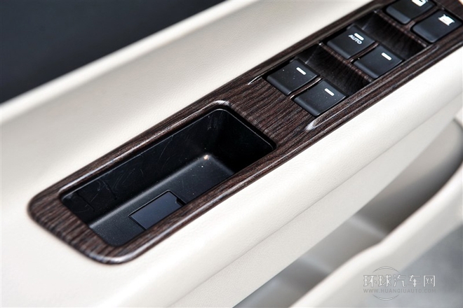 2015款 1.8T 自動(dòng)兩驅(qū)精英版