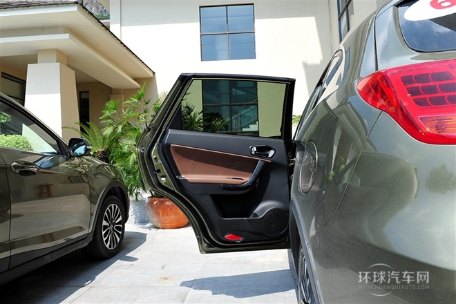 2015款 1.8T 自動兩驅豪華版