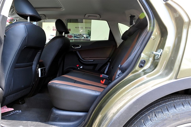 2015款 1.8T 自動兩驅豪華版