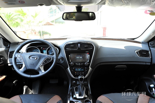 2015款 1.8T 自動兩驅(qū)豪華版