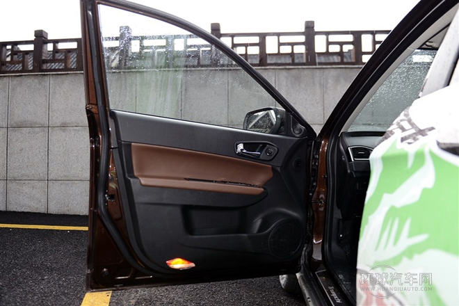 2015款 1.8T 自動兩驅(qū)至尊版