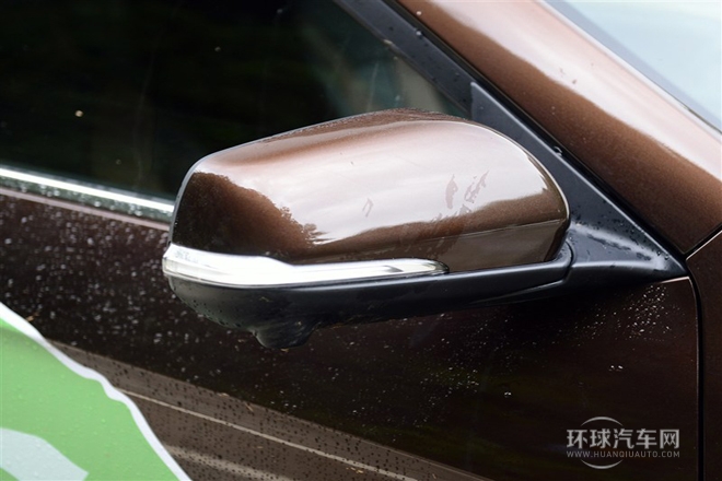 2015款 1.8T 自動(dòng)兩驅(qū)至尊版