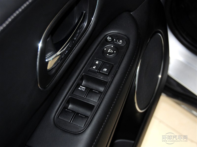 2015款 1.8L CVT四驅旗艦型