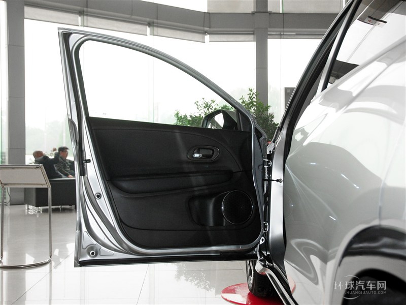 2015款 1.8L CVT四驅旗艦型