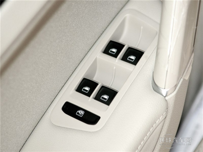 2015款 1.6L自動舒適型