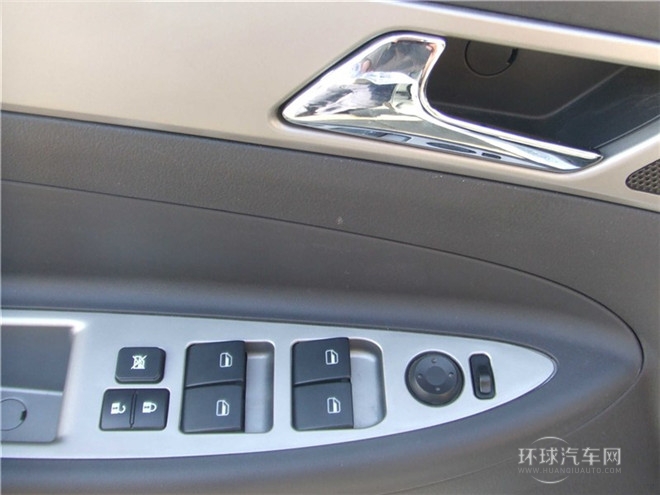 2014款 CROSS 1.5L 手動智驅尊尚型