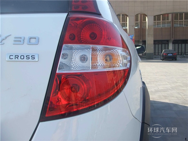 2014款 CROSS 1.5L 手動智驅尊尚型