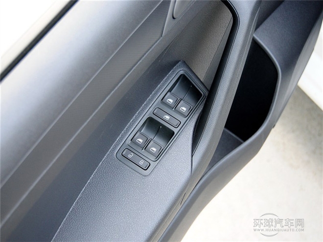 2015款 1.6L 自動時尚型