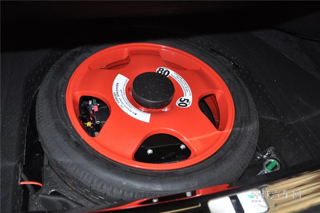 2014款 6.8T 手自一體 尊貴型