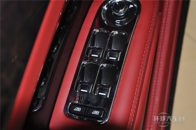 2014款 6.8T 手自一體 尊貴型