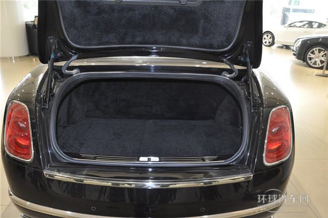 2014款 6.8T 手自一體 尊貴型