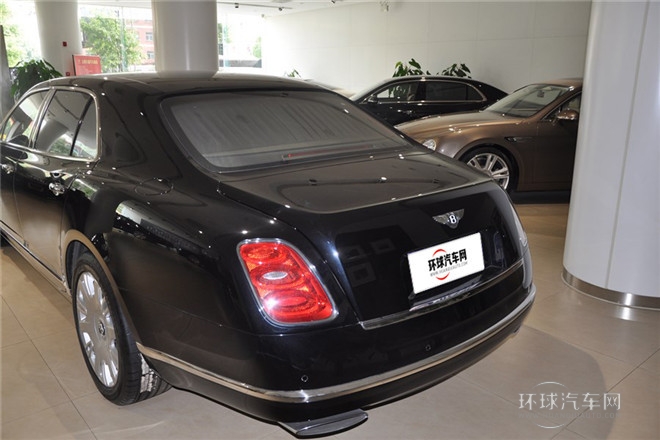 2014款 6.8T 手自一體 尊貴型