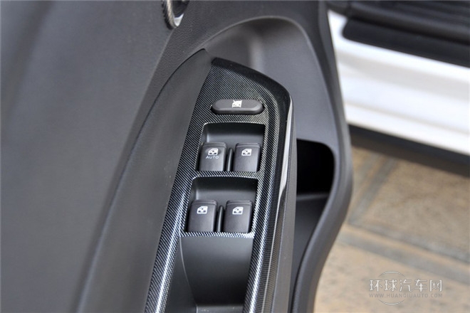 2014款 CROSS 1.5L 手動標準型