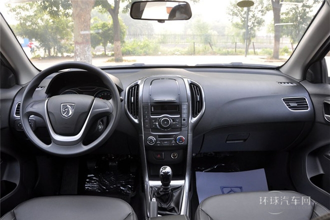 2014款 CROSS 1.5L 手動標準型